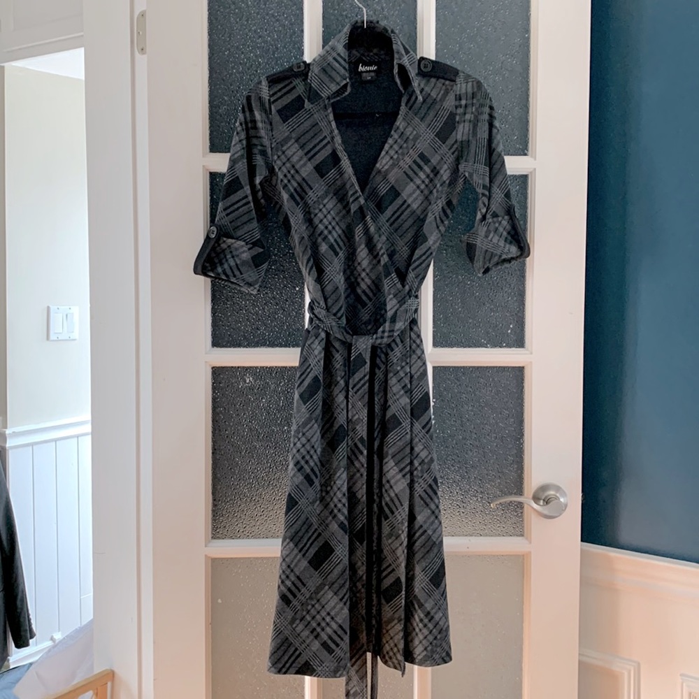 BIONIE Black & Grey Plaid Short Sleeve Wrap Dress (S)